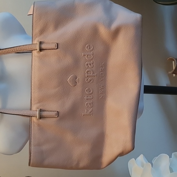 Kate Spade Leather Tote. - Picture 2 of 16